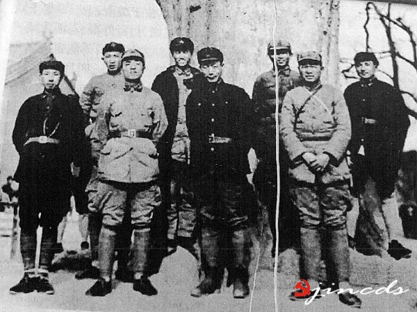 1937年春，红一军团和红十五军团的部分领导干部在陕西淳化县合影.jpg