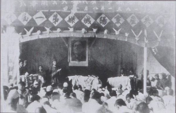 (3)1951年8月，阳城县第一次党代会召开，图为大会会场
